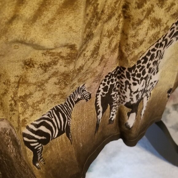 Women's maxi dress with African motif - Picture 5 of 7